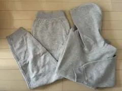 ユニクロ　パーカーとスウェットパンツ　Ｍサイズ