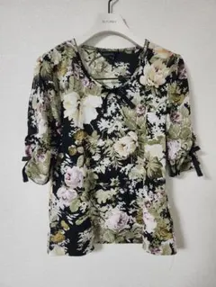 INGEBORG 　黒花柄Tシャツ