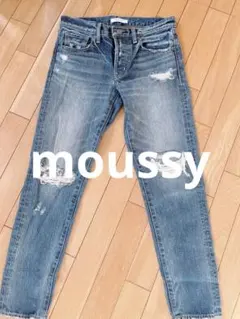 サイズは26でmoussyのデニムは履くと形がキレイで長さの調節はしていません。