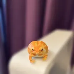 カエルのフィギュア オレンジのサムネイル