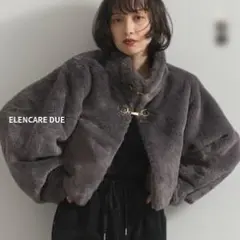 【2025年秋冬新作】ラビット風エコファー ビット付きコート チャコールミドル丈