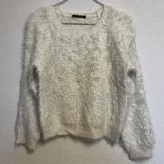 INGNI ホワイトファuzzyセーター