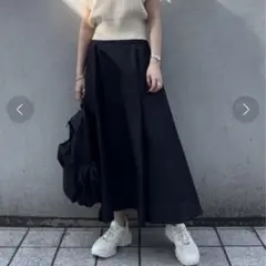 【美品】　emmi ボリュームフレアスカート　ロングスカートのサムネイル