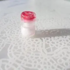 とんぼ玉 花雪（はなゆき）　赤白色　横長筒玉１個　３ｍｍ穴　A964-1