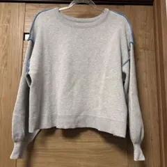 グレー 青い縁取り クロップドセーター