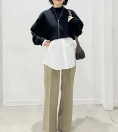 ベージュ ワイドレッグ スラックス