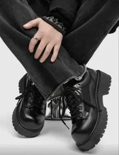 厚底ブラックレザー風シューズ