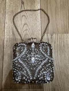 ビーズ装飾のパーティーバッグ