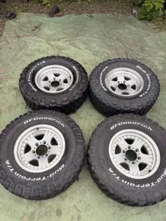 BF Goodrich mud16インチ タイヤホイールセット285/75/16のサムネイル