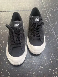 New Balance ブラック スニーカー