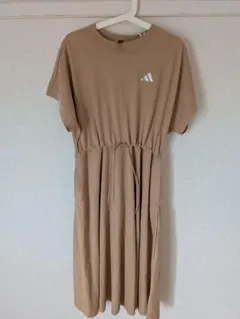 adidas レディース 半袖 カットソーロングワンピース コルク Mのサムネイル