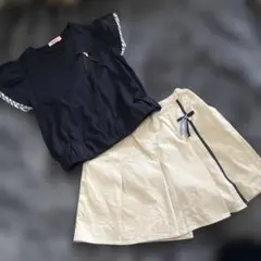 familiar ネイビーTシャツとベージュショートパンツ140