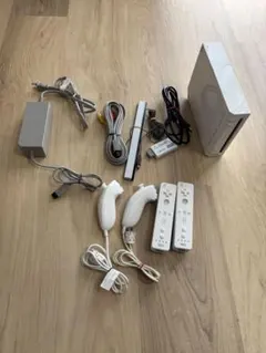 Wii本体 コントローラー2個 HDMI変換器つきゲーム4本セット