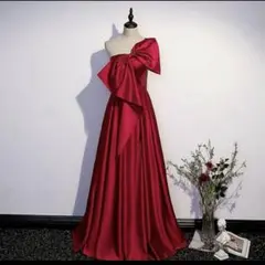 オフショルダー赤カラードレス