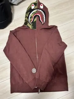 A BATHING APE シャークデザインパーカー