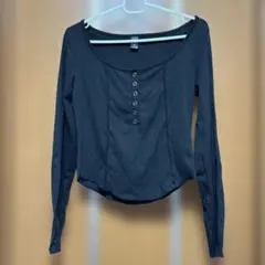 ブラック 長袖 Tシャツ ボタン付き