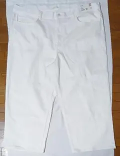 ユニクロ　ワイドストレートジーンズ　白 サイズ46 未使用タグ付き