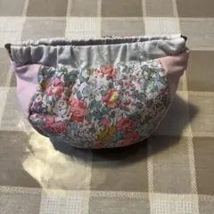 花柄布製ポーチ　リバティーの生地使用