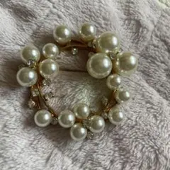 エレガントなパールブローチ
