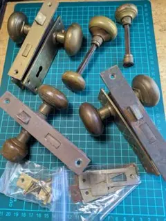 クラシックスタイル 真鍮製ドアノブ大小セット - メルカリ