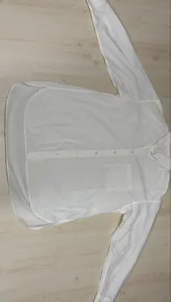 ホワイト 長袖シャツ 胸ポケット付き