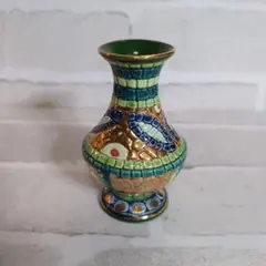 装飾的な小型陶器花瓶