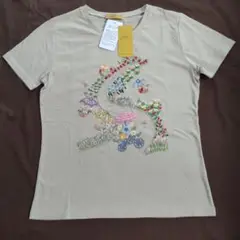 新品Zelal 刺繍入りベージュTシャツ Mサイズ