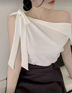 オフショルトップス