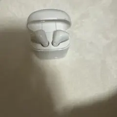 ホワイト ワイヤレスイヤホン