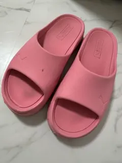 PUMA 厚底シャワーサンダル ピンクのサムネイル