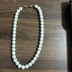 ホワイト プラスチックビーズ ネックレス