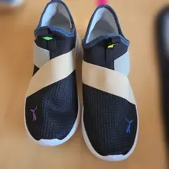 PUMA スニーカー ブラックのサムネイル