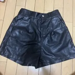 レザー ショートパンツ spray