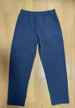 【完売品】UNIQLO ユニクロ ウルトラストレッチアクティブテーパードパンツ