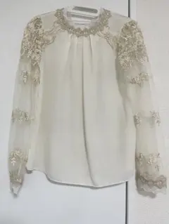 アイボリー刺繍シフォンブラウス