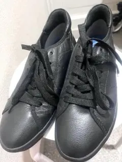 fitfit ブラック スニーカー