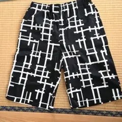 未使用品　幾何学模様 ショートパンツ 黒と白