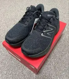 New Balance ブラック ランニングシューズ　27.5cm 2E