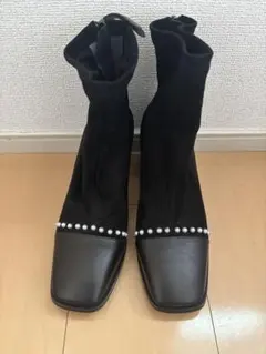 未使用級⭐️スタッカートパール付き ショートブーツ ブラック　スゥエードのサムネイル