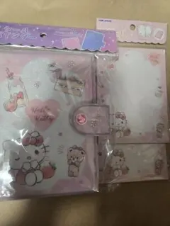 ハローキティちゃん　シールバインダー　リフィルセット。