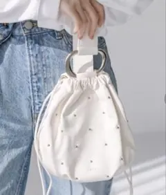 iotti スタッズ付き 巾着バッグ ホワイト