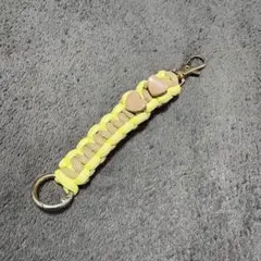 キーホルダー　ストラップ　パラコード