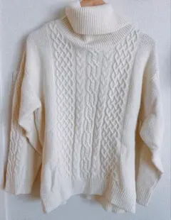 タートルネックニット　S アイボリー ケーブル編み