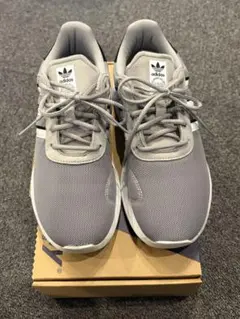 adidas グレー スニーカー　21cm