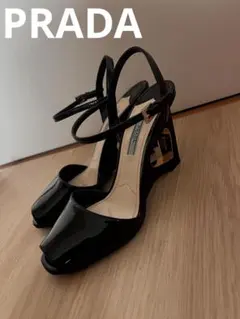 PRADA パテントレザー ハートヒール パンプス38のサムネイル