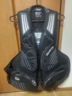 新品　ダイワ SPECIAL 鮎ベスト DV-1023 L マスターブラック Amazon | ダイワ(DAIWA) 鮎ベスト DV－1023 マスターブラック