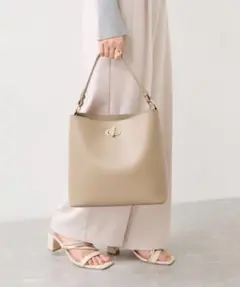 【美品】VIS ショルダーバッグ　ハンドバッグ　ベージュのサムネイル