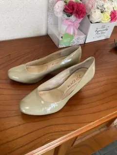 ベージュ 合成皮革 パンプス