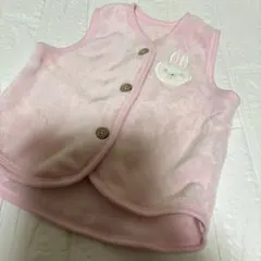 ピンクのウサギ刺繍ベビーベスト　寒い冬に必需品　あったかい　送料込み　匿名配送