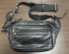 バーバリーブラックレーベル　ボディバッグ　レザー　ブラック　斜めがけ